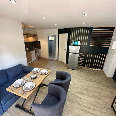 Cour Ancienne Ecole Avec Jacuzzi Prive Апартаменты *